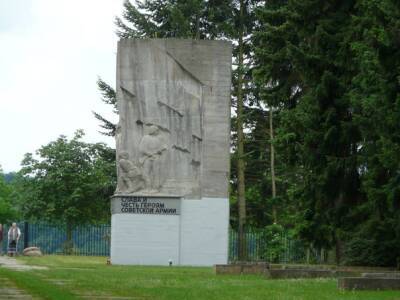 В городе Нойбранденбург осквернили мемориалы узникам концлагеря