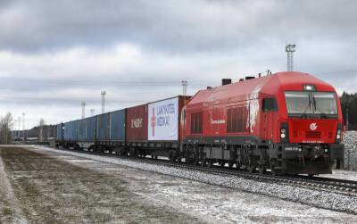Литовские железные дороги в этом году перевезут наполовину меньше грузов