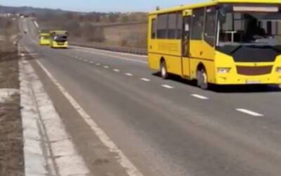 Из 90 автобусов доехало лишь 4: оккупанты обманули жителей Мариуполя, которых эвакуировали накануне