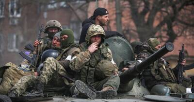 Российский военный пытался вывезти 63 iPhone из Украины, но ФСБ их отняла, — СБУ (видео) - focus.ua - Россия - Украина