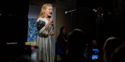 Исполнила гимн. Тина Кароль выступила на открытии выставки об Украине на Венецианской биеннале 2022