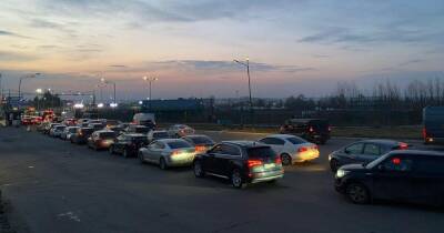 Украинцы возвращаются домой: Госпогранслужба соощила о пробках на выезде из Польши