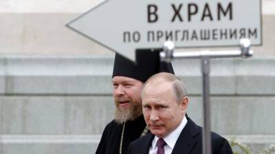 Путин пришёл на пасхальное богослужение в Москве