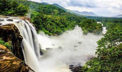 10 самых впечатляющих водопадов Индии, привлекающих особое внимание туристов