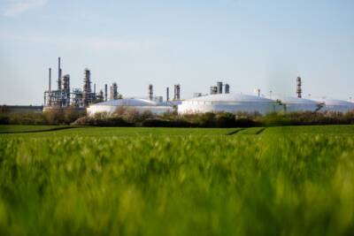 Европа возобновила закупки нефти в ОАЭ для замены российской – Reuters
