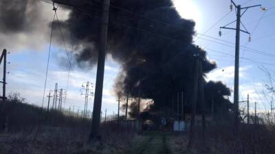 Ракетные удары по Львовской области: горит тяговая подстанция станции "Красное"