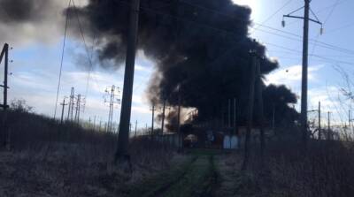 Ракетные удары по железной дороге: на Львовщине попали в тяговую подстанцию