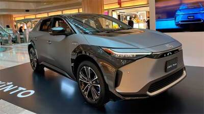 Toyota будет предлагать услугу временной покраски автомобилей с пробегом