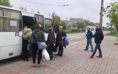 Военные РФ обстреляли на Луганщине автобус с эвакуированными