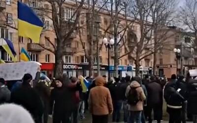Со здания сняли флаг Украины: российские оккупанты захватили горсовет Херсона