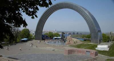 В Киеве анонсировали декоммунизацию памятника на Днепровских кручах (фото)