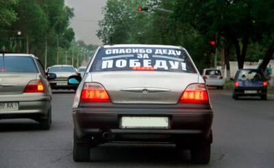 В Узбекистане водителям запретили наносить надписи на автомобили и вешать самодельные стикеры и знаки