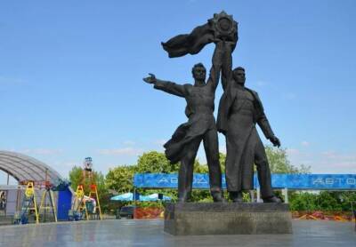 В Киеве будет снесен памятник «Дружба народов»