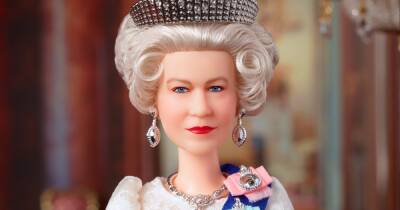 Куклу Барби в образе Елизаветы II раскупили в первый же день