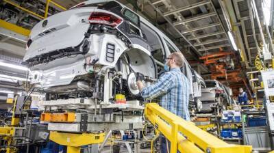Производство автомобильной техники в марте упало почти на 60%