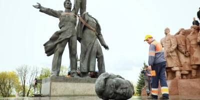 Обезглавленный «совок». Как проходит демонтаж монумента «воссоединения России и Украины» в Киеве — фото