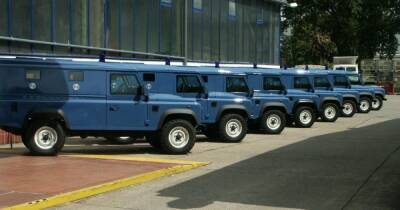 Украинский IT-гигант закупил для воинов 500 британских бронеавтомобилей Land Rover Defender (фото)