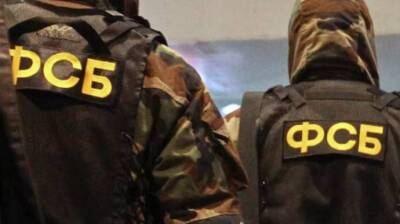 ФСБ заявляет, что задержала двух диверсантов и "сторонников украинского нацизма"