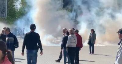 ВС РФ разогнали митинг в Херсоне: в людей кидали светошумовые гранаты (фото, видео)