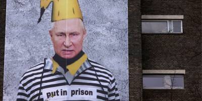 «Зеленский функционирует как анти-Путин». Почему Путин, как когда-то Сталин, так боится Украины — интервью с Энн Эпплбаум