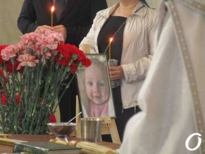 В Одессе простились с семьей, погибшей от ракетного удара | Новости Одессы