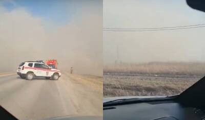 Около Тюмени на Салаирском тракте перекрыли дорогу из-за пожара