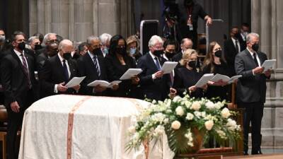Байден, Билл и Хиллари Клинтон выступили на похоронах Олбрайт