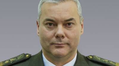 Зеленский присвоил командующему Объединенных сил звание Героя Украины