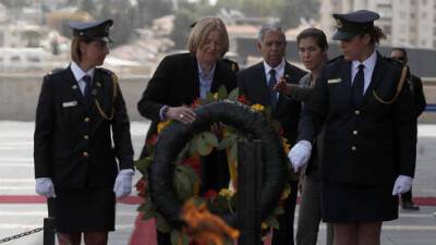 Израиль склонил головы в память о жертвах Катастрофы: главные мероприятия