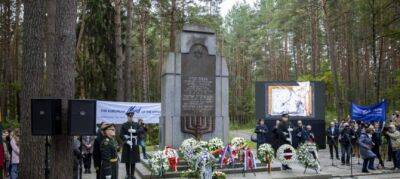 В Вильнюсе, у мемориала в Панеряй, почтут память жертв Холокоста