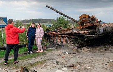 WP: Подбитые российские танки стали новой украинской достопримечательностью