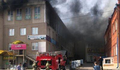 Воздух в Ишиме проверяют на вредные вещества после пожара в ТВЦ «Гагаринский»