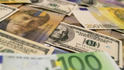 Доллар дешевеет к евро и иене на фоне данных о снижении ВВП США в I квартале