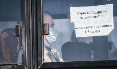 Жителям Тюменской области придется носить маски еще один месяц