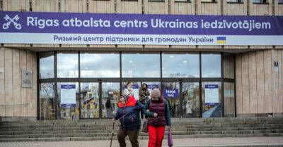Кабмин утвердил план поддержки украинских беженцев: помощь в размещении, курсы латышского, пособия