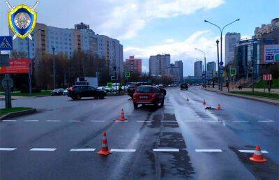 В Минске девушка попала под колеса, перебигаю дорогу на красный