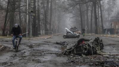 На улицах Бучи под Киевом лежат тела десятков убитых мирных жителей