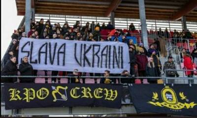 Фанаты финского КуПС поддержали Украину (фото)
