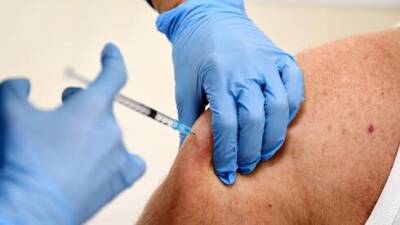 Мужчина сделал себе 87 прививок от коронавируса
