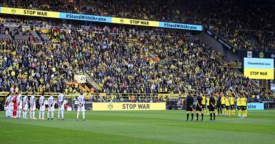 В России прервали трансляцию матча Бундеслиги из-за баннеров в поддержку Украины