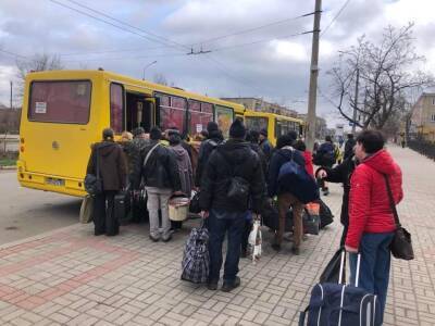 С Луганщины сегодня эвакуировали почти 1500 человек, но вывезти удалось не всех желающих