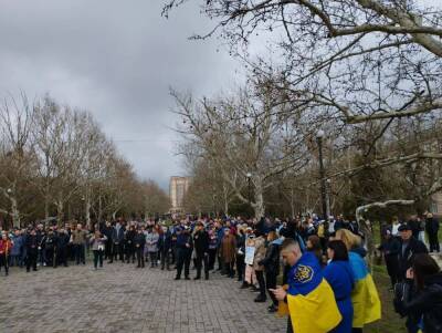 Люди наглядно показали оккупантам, почему Херсон остается Украиной: эффектные кадры митинга