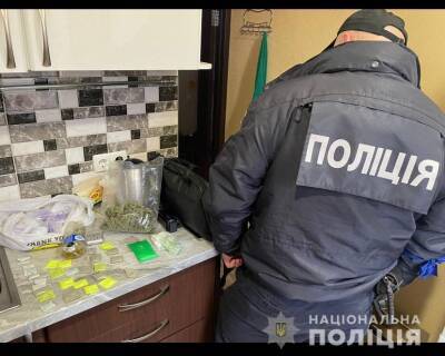 На блокпосту в Харькове задержали россиянина с пакетом наркотиков (фото)