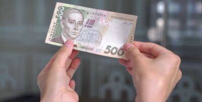 Невозможно выплатить пенсии: как теперь будут выдавать деньги через Укрпочту и Ощадбанк