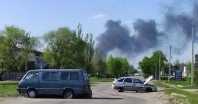 Оккупанты обстреляли в Луганской области эвакуационный автобус, волонтеров, школы и десятки домов