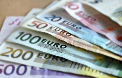 Итальянское СМИ: евро попало в ловушку из-за антироссийских санкций и ужесточением денежной политики США
