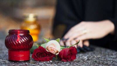 Жителей Харькова и области просят не ходить на кладбища в поминальные дни