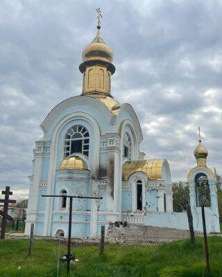 В поселке Лесное в Харьковской области под обстрел попала церковь и детский сад (фоторепортаж)
