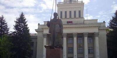 В Новой Каховке оккупанты на центральной площади установили памятник Ленину