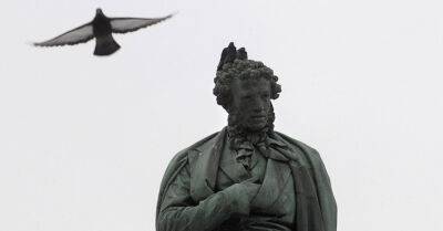 В Чернигове демонтировали памятник Пушкину